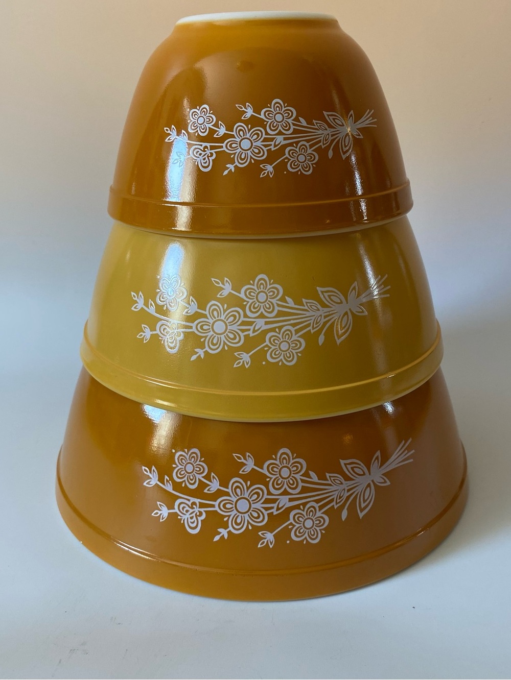 Pyrex Stackable Mixing Bowls in Mustard Yellow with White Interiors